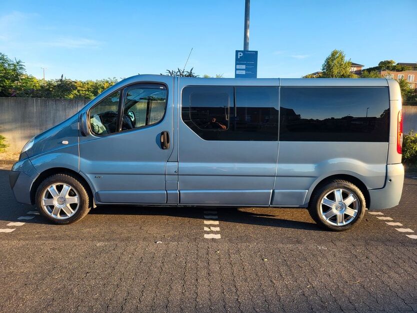 Opel Vivaro 118.000 km 20.900 € Frechen 50226