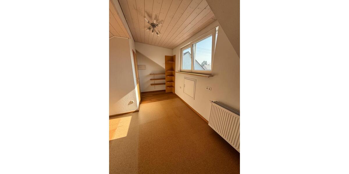 Etagenwohnung Hatzenbühl - 4 Zimmer, 125 m&sup2;, 1.100&euro; | Angebot:25415292