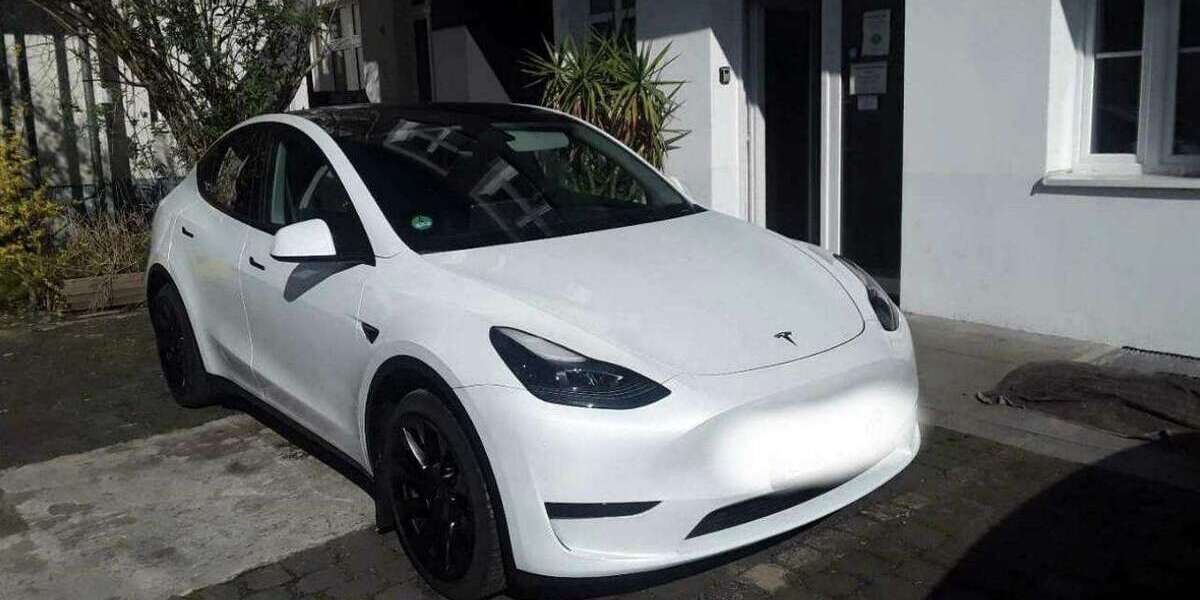 Tesla Model Y 43.565 km 32.450 &euro; Herges-Hallenberg 98587