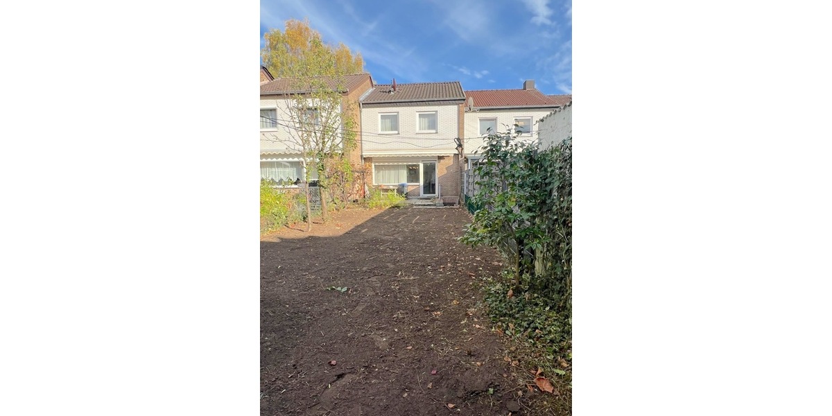 DUS, 4Zi. RMH, 110m² Wfl., 215m² Grd., Terr., Garten, Keller, Grg. 4 zimmer