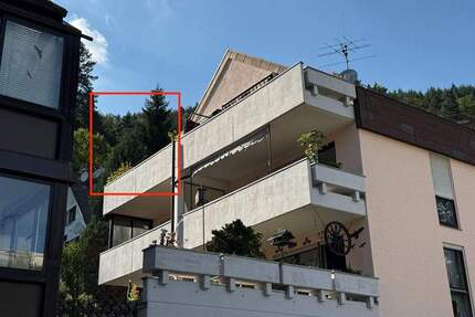 Attraktive Dachgeschosswohnung mit Stellplatz und Einbauküche 2 zimmer