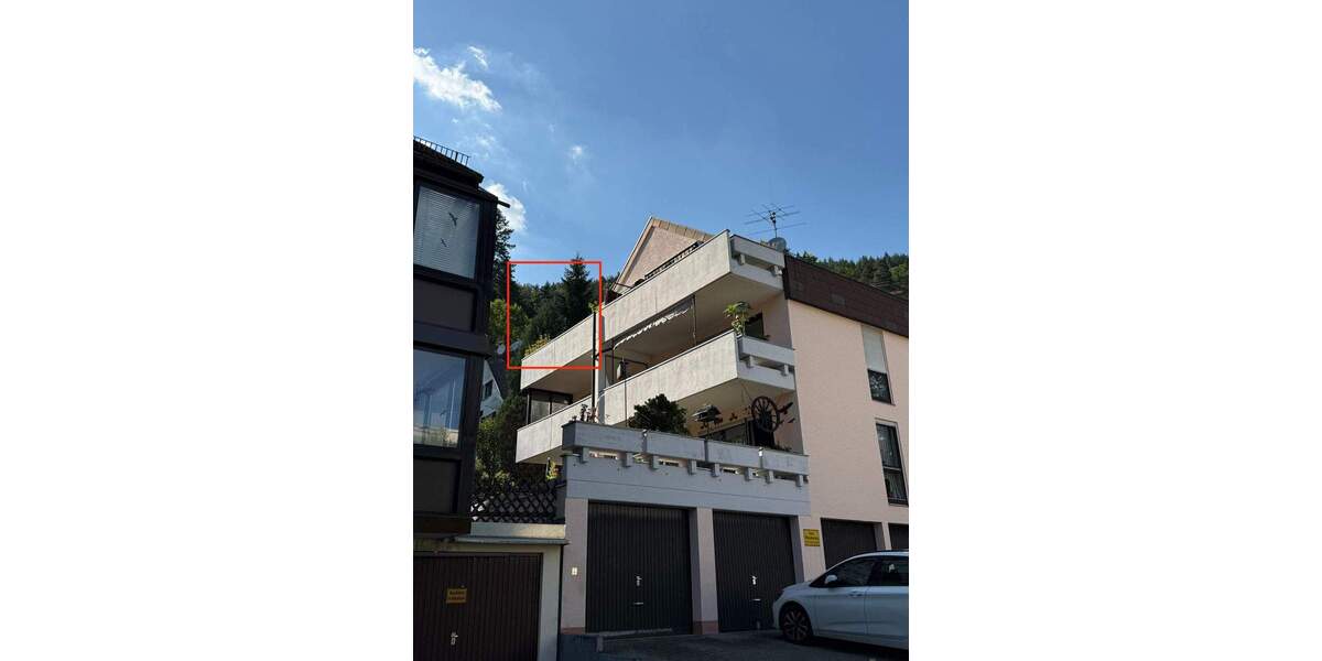 Attraktive Dachgeschosswohnung mit Stellplatz und Einbauküche 2 zimmer