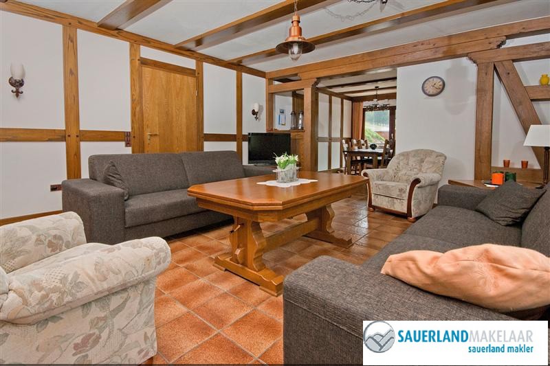 RESERVIERT - Freistehendes Mehrfamilienhaus, aufgeteilt in 4 Wohnungen in Silbach - Mehrfamilienhaus, Wohnhaus Winterberg-Silbach Silbach | Angebot:7527714