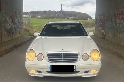 Mercedes-Benz E 200 242.524 km 3.200 &euro; Weibern 56745
