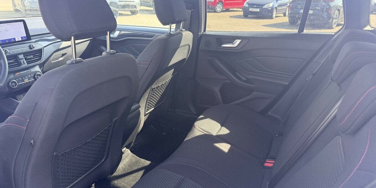 Ford Focus 1.0 Ecoboost ST-Line X/TopZustand 89.900 km 13.490 &euro; Frankfurt 60386