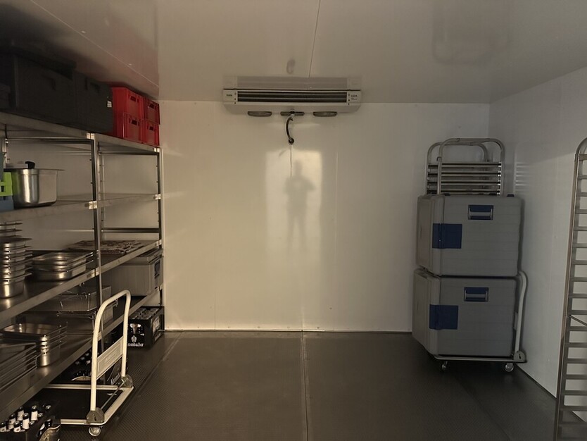 Großzügiges Wohnen und Arbeiten vereint Einfamilienwohnhaus mit Gewerbeeinheit!