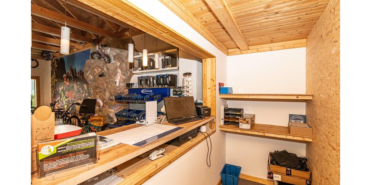 Vielseitige Werkstatt mit großzügiger Freifläche und Raum für Ideen - Gewerbeobjekt Eschlkam | Angebot:24787949