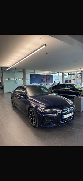 BMW i4 14.000 km 44.900 € München 81927