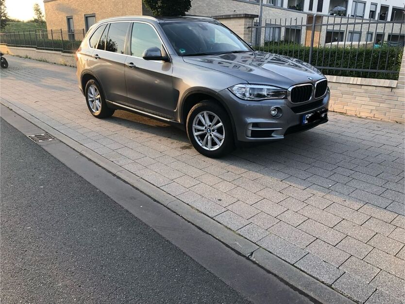 BMW X5 275.000 km 17.500 € Frankfurt am Main 60438