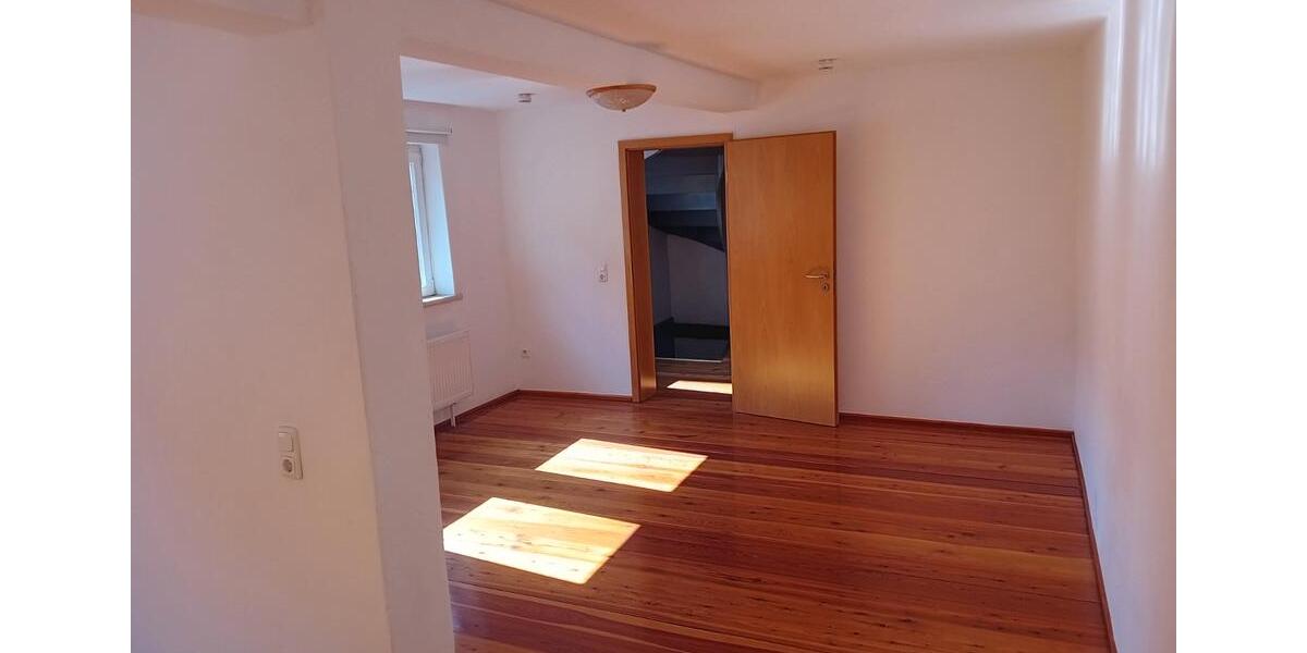 Einfamilienhaus Coburg - 3 Zimmer, 160 m&sup2;, 1.390&euro; | Angebot:26556485