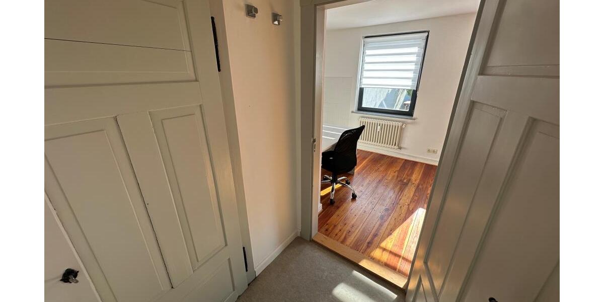 Möblierte 1-Raum Atelierwohnung mit Echtholzboden im ruhigen Hinterhaus - Appartement Gera Pforten | Angebot:26232900