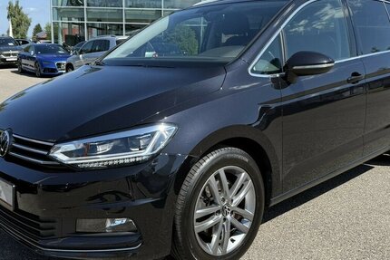 VW Touran 1.5 TSI HIGHLINE/7-SITZER/DSG/NAVI/ACC 140.504 km 19.900 € Villingen-Schwenningen 78054