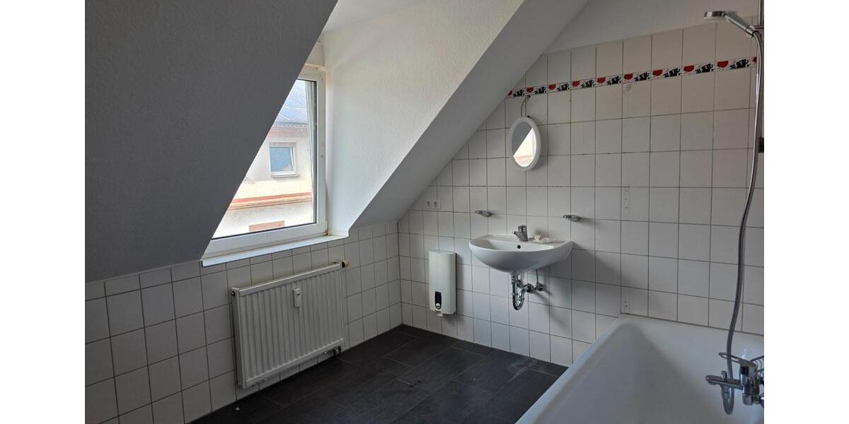 Dachgeschoßwohnung Gelnhausen - 4 Zimmer, 120 m&sup2;, 1.200&euro; | Angebot:26349279