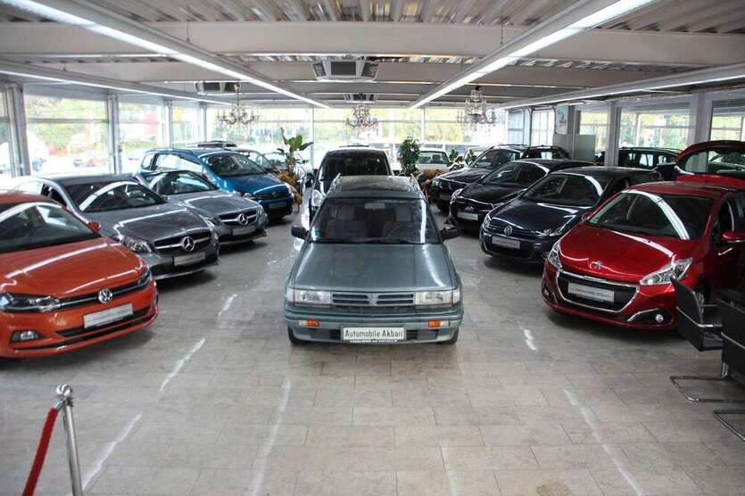 Nissan Bluebird 195.000 km 3.990 € Essen 45356