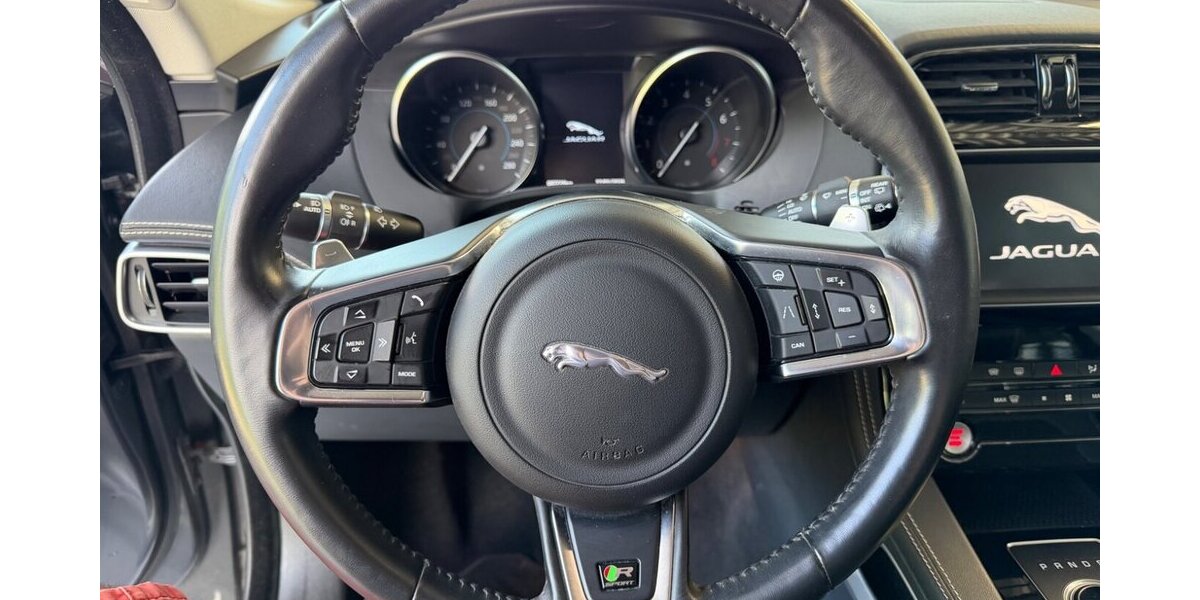 Jaguar F-PACE P250 R-Sport 25t+Xenon+Kamera+ACC+Spur 87.250 km 24.990 &euro; Westendorf 86707