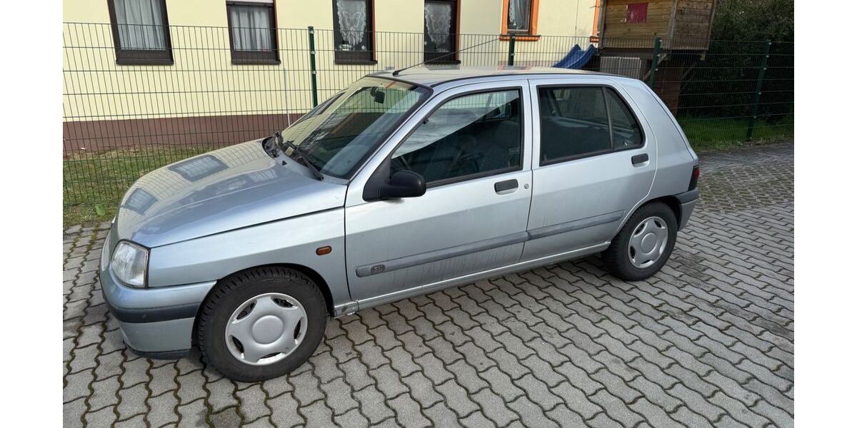 Renault Clio 59.484 km 2.200 &euro; Weinböhla 01689