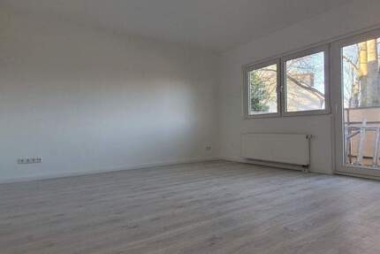 große renovierte 2 Zimmerwohnung mit Balkon 1 zimmer