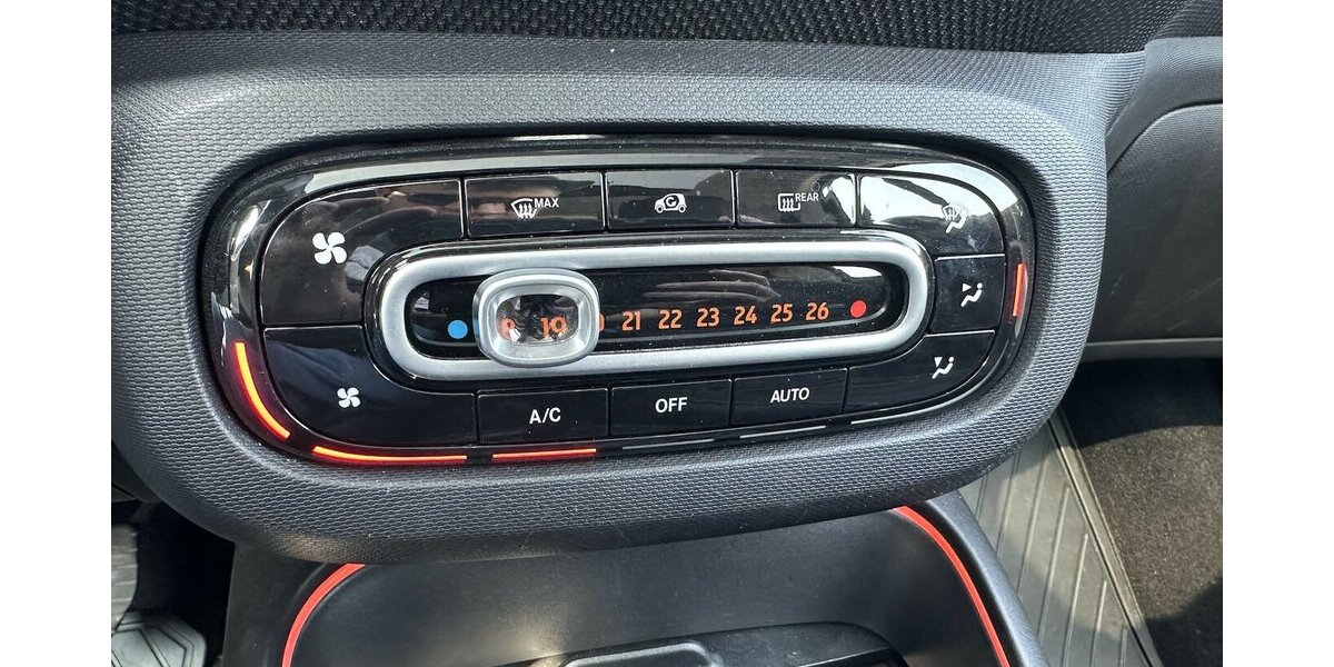 Smart EQ fortwo electric drive EQ LED Kamera Glasdach Ex 23.272 km 13.900 &euro; Mainz 55122