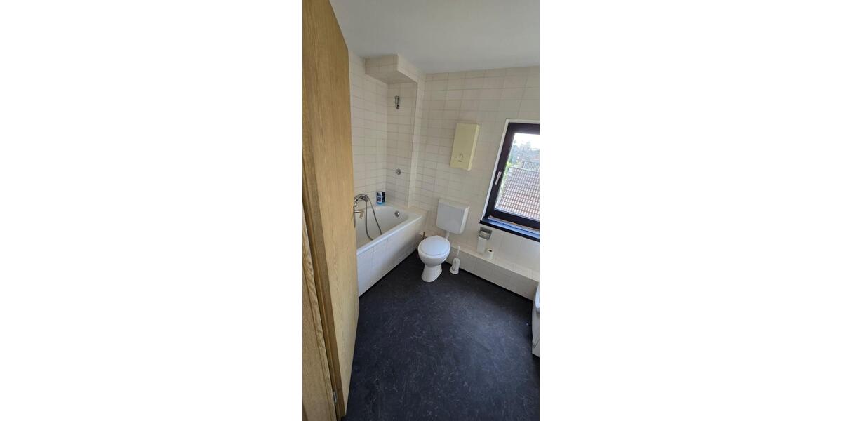 Dachgeschoßwohnung Krefeld Dießem - 1 Zimmer, 50 m&sup2;, 650&euro; | Angebot:25418586