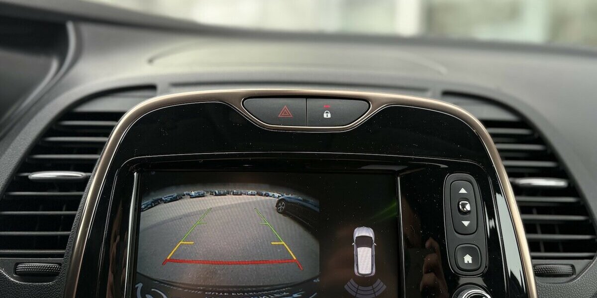 Renault Captur 1.2 TCe Elysee KAMERA/NAVI/SITZHEIZUNG 97.093 km 9.900 &euro; Villingen-Schwenningen 78054