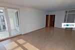 Helle 2-Zimmer-Wohnung mit Balkon und Badewanne