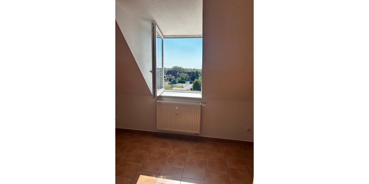 Dachgeschoßwohnung Eisenhüttenstadt - 1 Zimmer, 36 m&sup2;, 350&euro; | Angebot:26403890