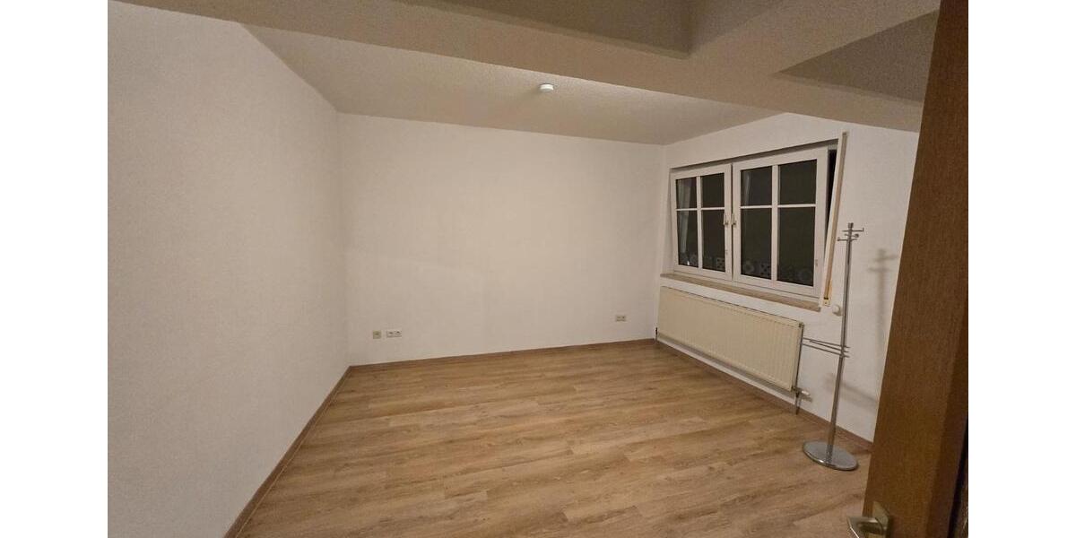 Etagenwohnung Gunzenhausen - 4 Zimmer, 131 m&sup2;, 1.350&euro; | Angebot:25537220