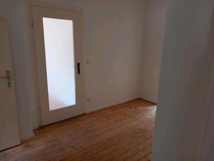Freistehender Altbau mit Innenhof und Garten