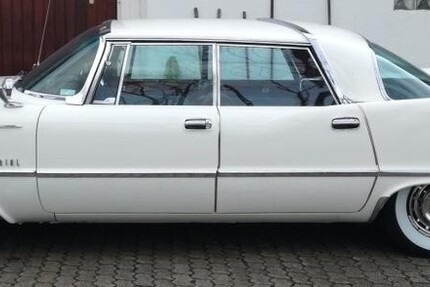 Chrysler Imperial Crown 4 Door Sedan 17.797 km 45.000 € Moosburg 88422