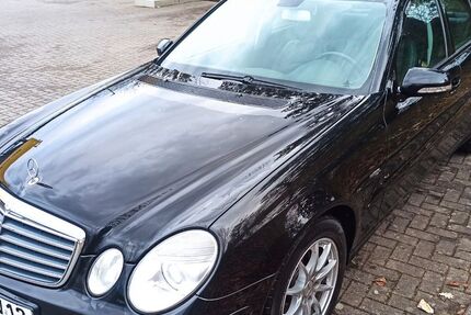 Mercedes-Benz E 200 215.000 km 6.999 &euro; Engen 78234