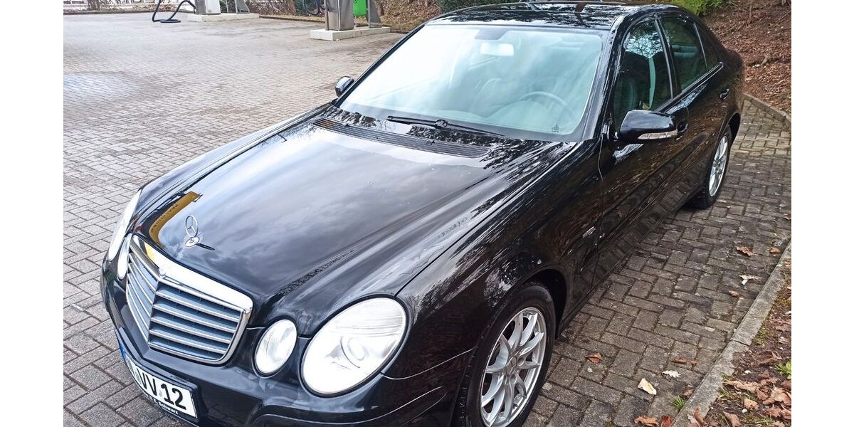 Mercedes-Benz E 200 215.000 km 6.999 &euro; Engen 78234