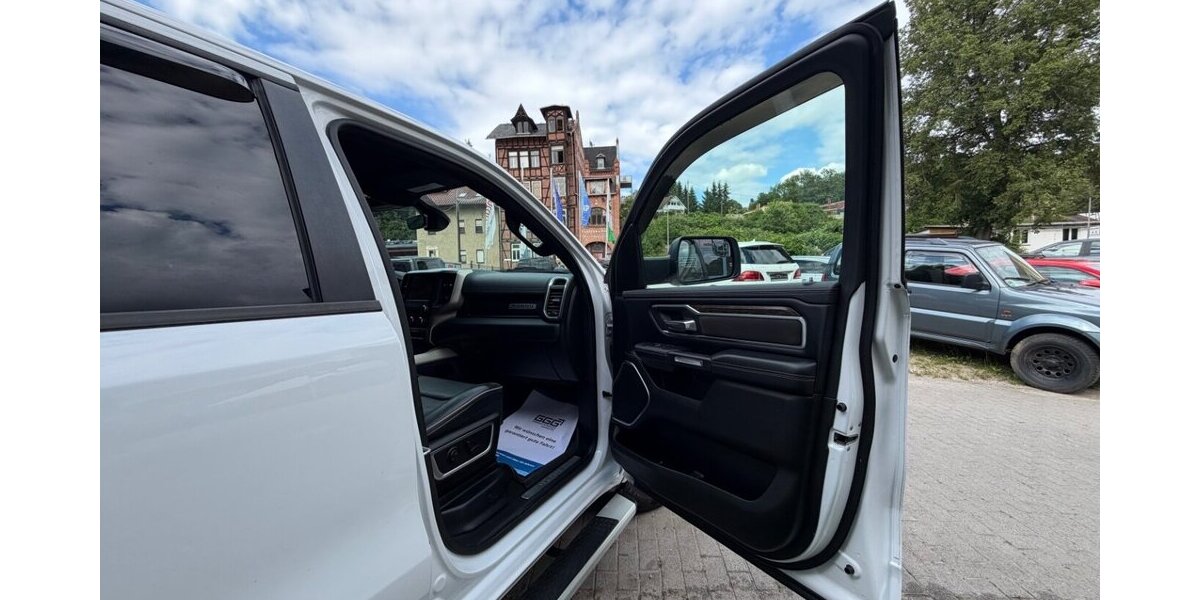 Dodge RAM 1500 5,7 HEMI LARAMIE 113.000 km 32.499 &euro; Rudolstadt 07407