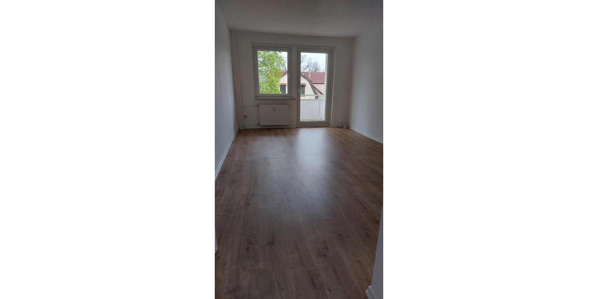 Etagenwohnung Bernsdorf - 3 Zimmer, 58 m&sup2;, 300&euro; | Angebot:26300680