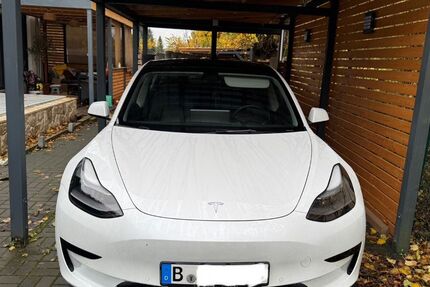Tesla Model 3 57.600 km 23.800 € Berlin 12526