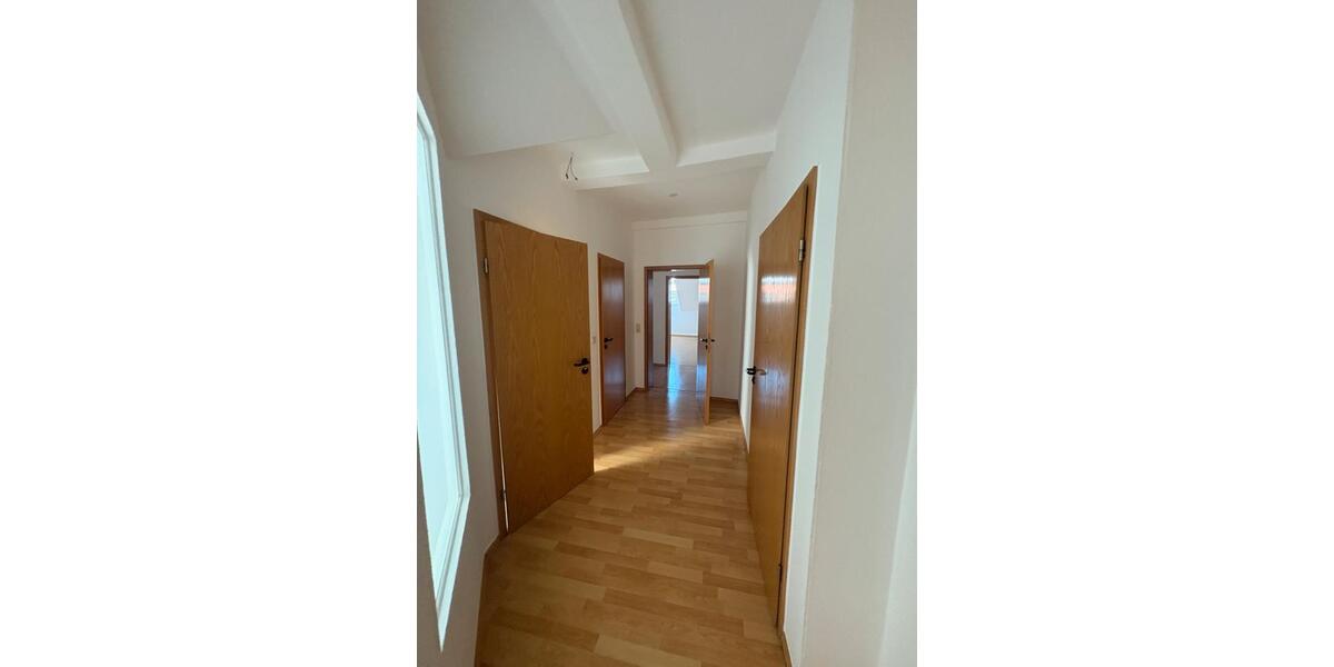 Dachgeschoßwohnung Erfurt - 5 Zimmer, 196 m&sup2;, 2.156&euro; | Angebot:26264396