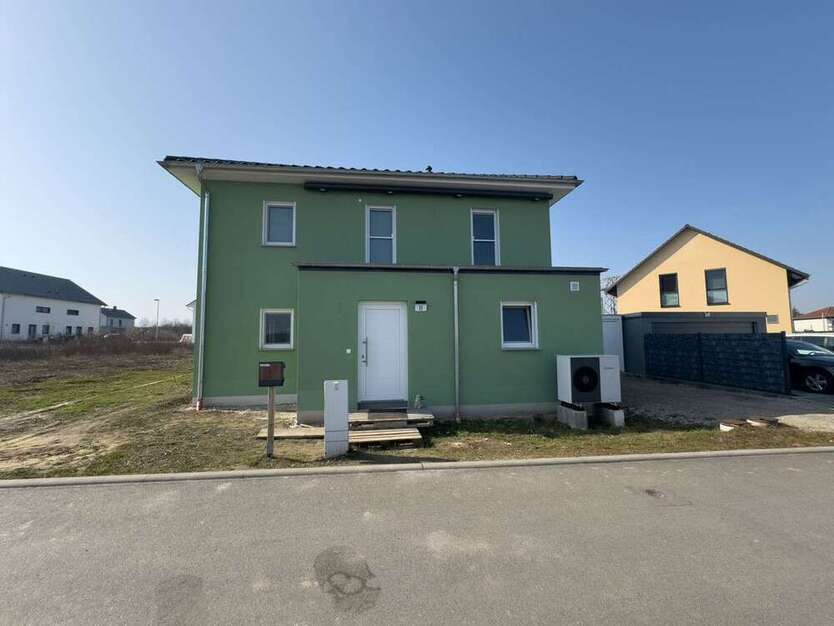 Haus zum Kaufen in Borna Kesselshain 490.000 € 155 m²