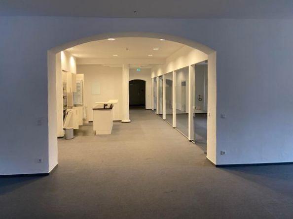 VB3516VLa Moderne Bürofläche in denkmalgeschütztem Gebäude ca. 10 km westlich von Regensburg zimmer