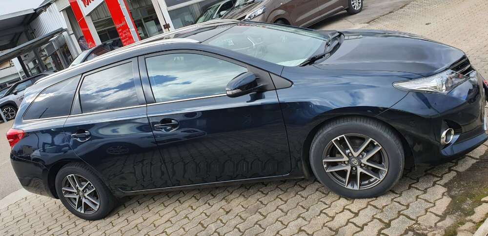 Toyota Auris 180.000 km 6.900 &euro; Treuchtlingen 91757