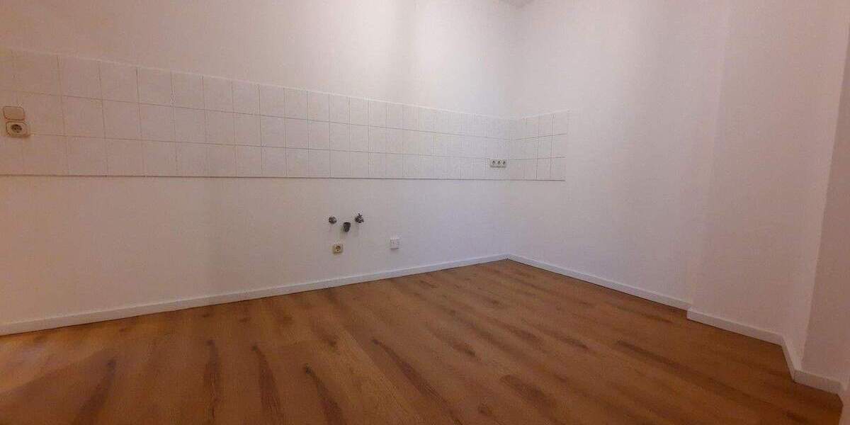 Mehrfamilienhaus, Wohnhaus Sachsen - Limbach-Oberfrohna Limbach-Oberfrohna - 3 Zimmer, 77 m&sup2;, 480&euro; | Angebot:25319589