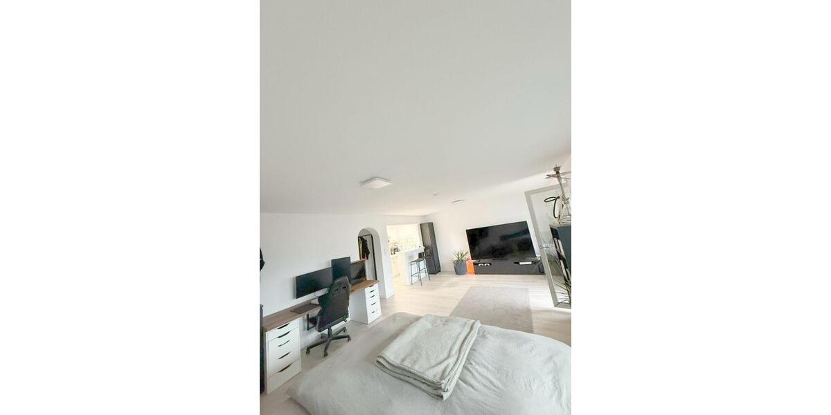 Sehr schöne, helle 1 Zi-Whg mit EBK und Balkon in Waldbüttelbrunn 1 zimmer