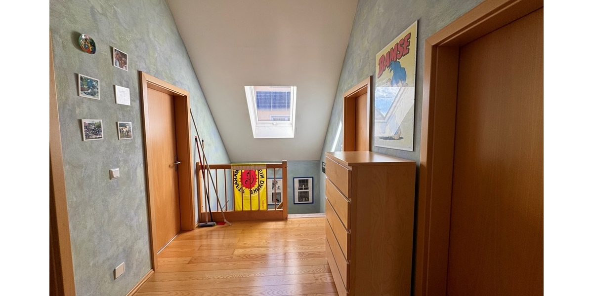 Oberursel - Stierstadt: Gepflegtes Einfamilienhaus in Feldrandlage! 6.5 zimmer