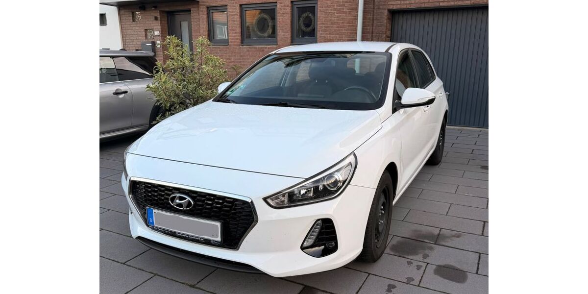 Hyundai i30 88.500 km 9.800 &euro; Köln 51105