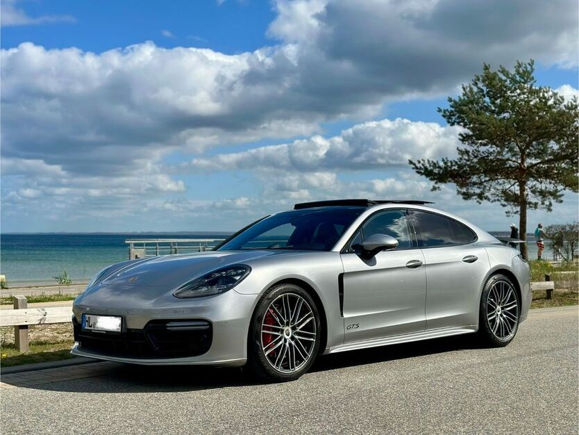 Porsche Panamera 81.000 km 72.100 € Hamburg 22045