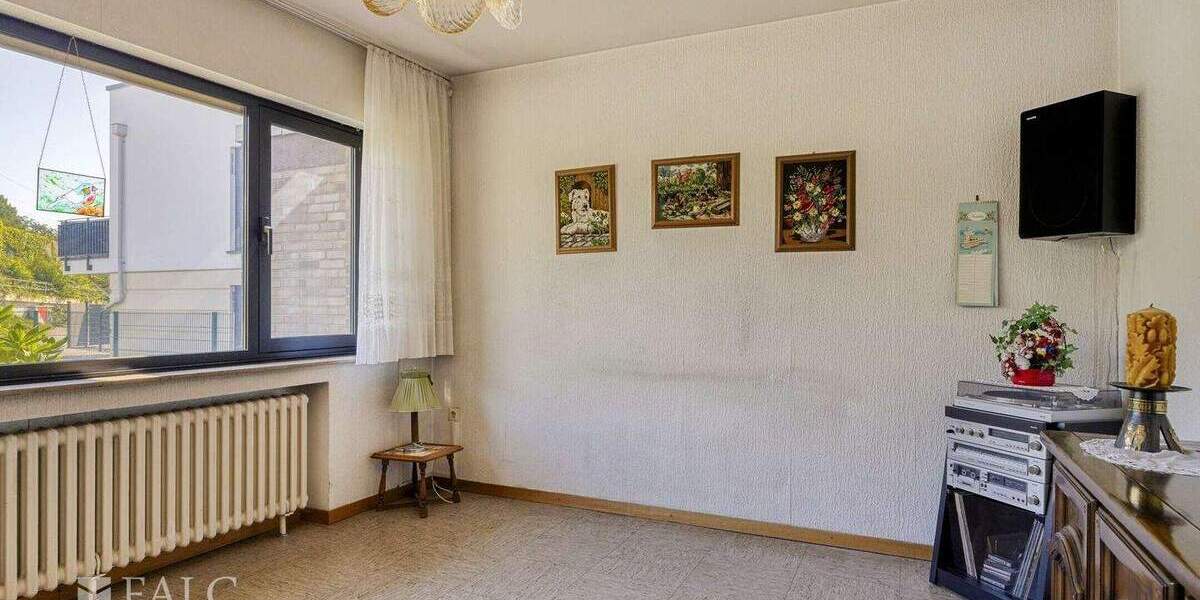 Einfamilienhaus für die junge Familie - Wohnen in bester Lage in Köln Weiden 5 zimmer