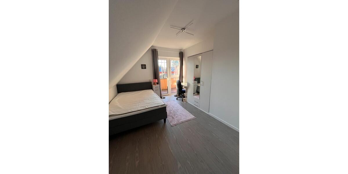 Dachgeschoßwohnung Hamburg Wandsbek - 1 Zimmer, 14 m&sup2;, 610&euro; | Angebot:26415967