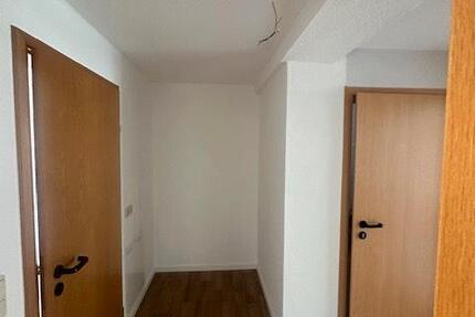 Frisch renovierte 2-RaumWohnung mit schönem Ausblick ins Grüne in der August- Bebel-Straße 23