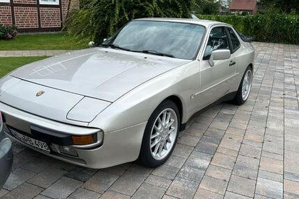 Porsche 944