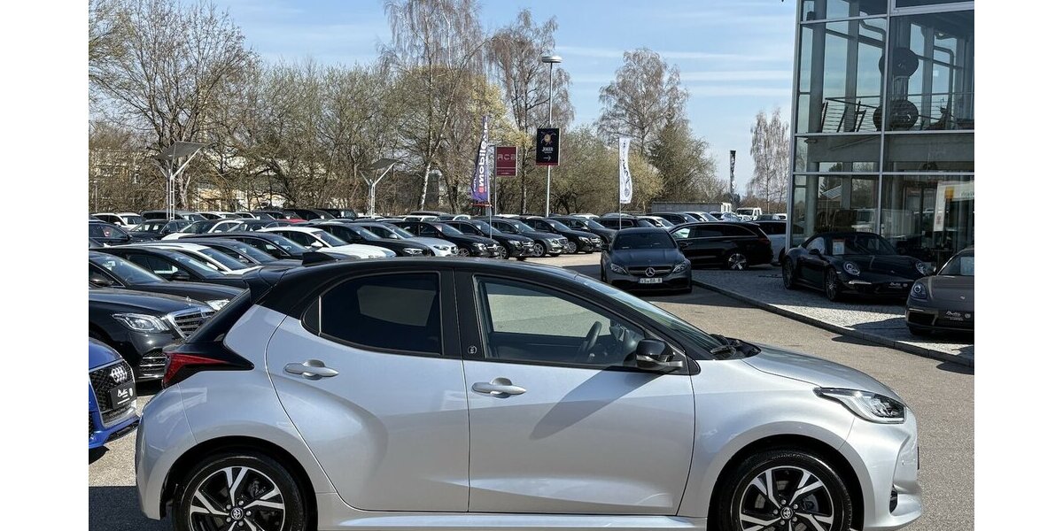 Toyota Yaris Hybrid Team Deutschland KAMER/DAB/1.HAND 10.247 km 21.800 &euro; Villingen-Schwenningen 78054