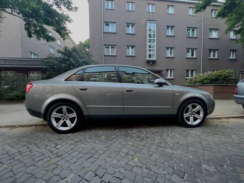 Audi A4 230.000 km 4.800 € Hamburg 20038