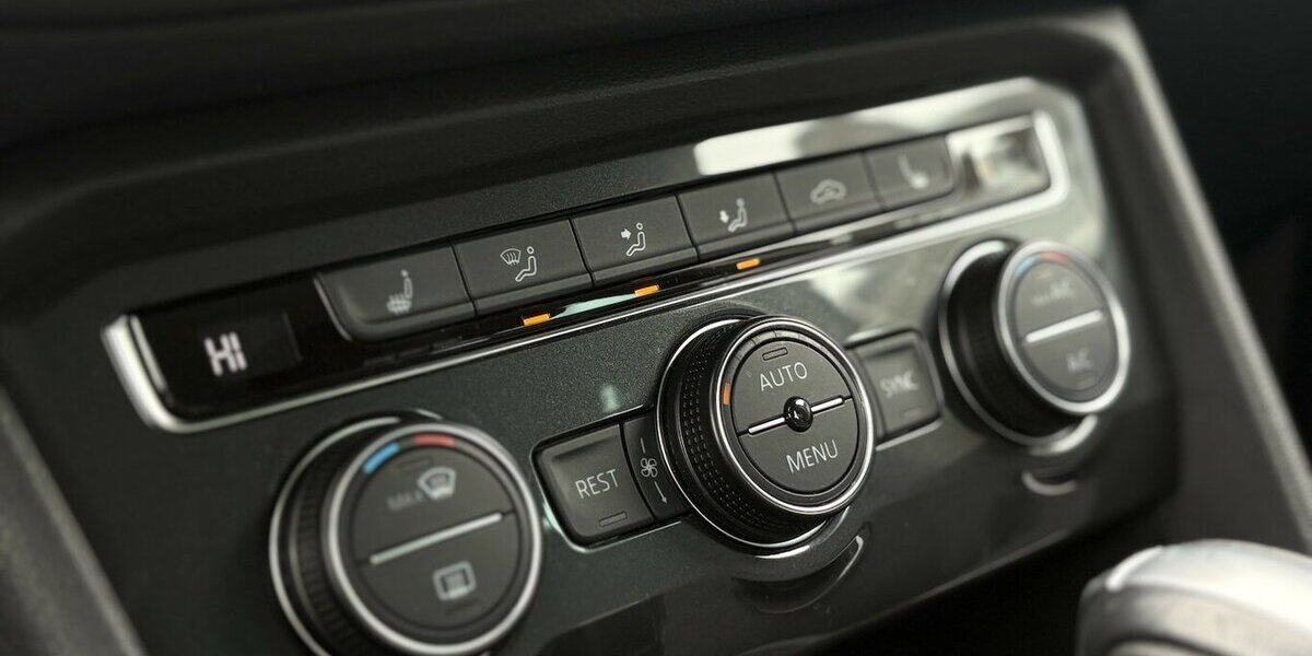 VW Tiguan 1.5 TSI RLine ACC/NAVI/AHK/SHZ/LED/1.HAND 73.187 km 25.800 &euro; Villingen-Schwenningen 78054